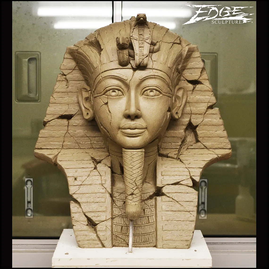 Picture of the clay sculpt of the Tutankhamun